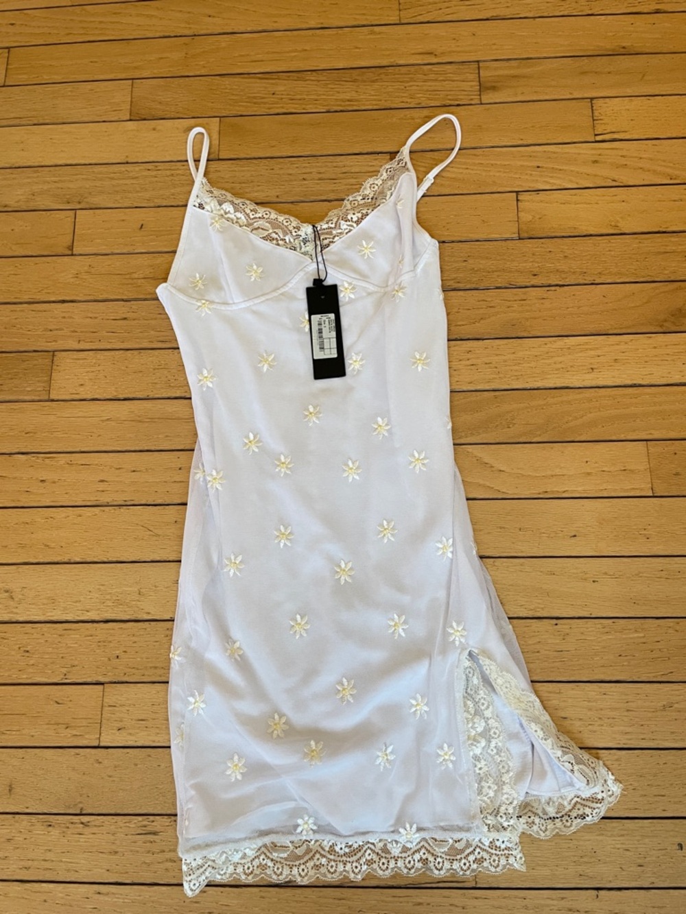 Motel Rocks White Daisy-Embroidered Lace dress